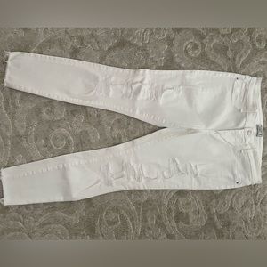 Women’s Abercrombie & Fitch white distressed jeans.